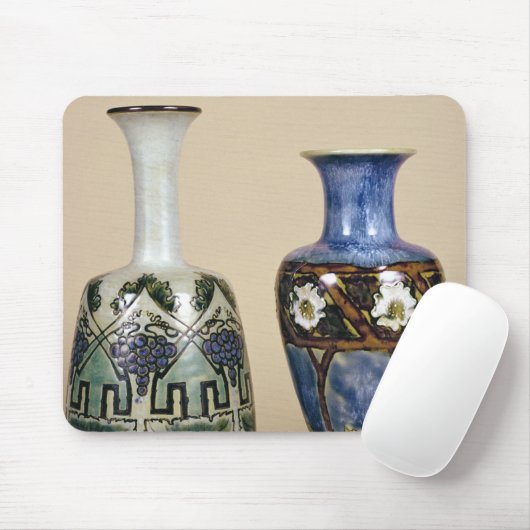 Zwei Doulton Vasen durch Eliza Simmance, c.1880 Mousepad (Mit Mouse)