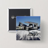 Zwei E-2C-Hawkeyys führen einen Flyby Button (Vorne & Hinten)