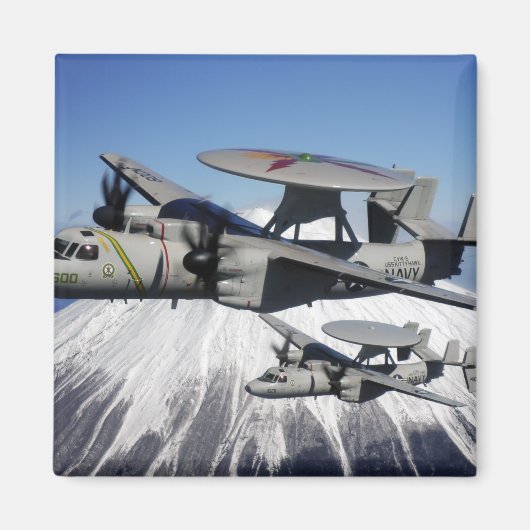 Zwei E-2C-Hawkeyys führen einen Flyby Magnet (Vorne)