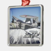 Zwei E-2C-Hawkeyys führen einen Flyby Ornament Aus Metall (Links)