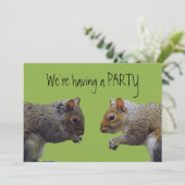 Zwei Eichhörnchen-Party Einladung (Stehend Vorderseite)