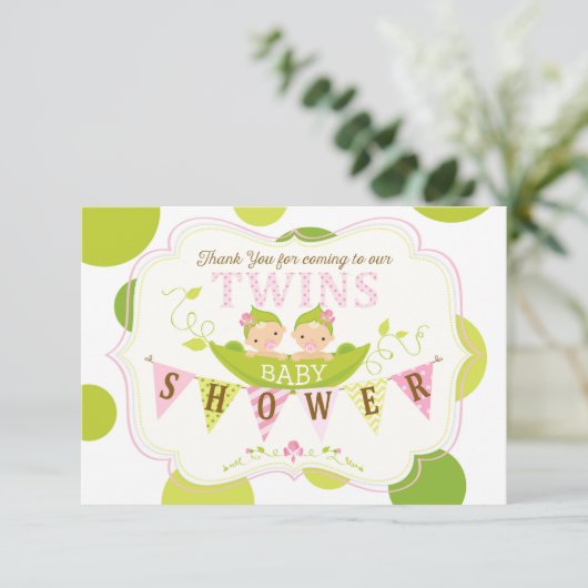 Zwei Erbsen ein in den Hülsen-Zwillings-Mädchen Dankeskarte (Stehend Vorderseite)