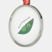 Zwei Erbsen in der Hülse Silbernes Ornament (Links)