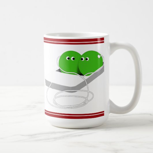 Zwei Erbsen in einem Pod Kaffeetasse (Rechts)