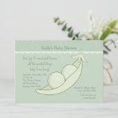 Zwei Erbsen in einer Hülsen-Babyparty-Einladung Einladung (Stehend Vorderseite)