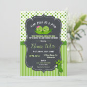 Zwei Erbsen in einer Hülsen-Babyparty paart Einladung (Stehend Vorderseite)