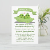 Zwei Erbsen in einer Pod-Zweiwindusche Einladung (Stehend Vorderseite)