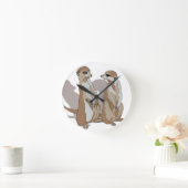 zwei Erdmännchen mit Schatten Runde Wanduhr (Zuhause)