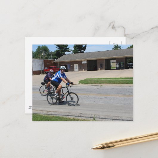 Zwei Fahrradfahrer in Burlington, Iowa Postkarte (Vorderseite/Rückseite Beispiel)