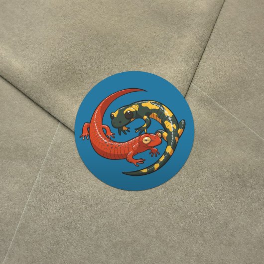 Zwei farbenfrohe Lächelnde Salamander verliefen Ca Runder Aufkleber