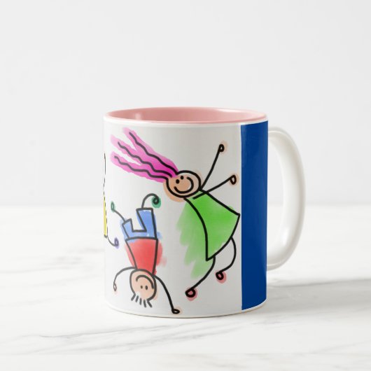 Zwei farbige Tasse mit Cartoon-Kinderdesign. (VorderseiteRechts)