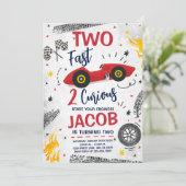 Zwei Fast 2 Neugierige Red 2. Geburtstag Einladung (Stehend Vorderseite)