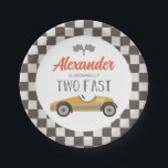 Zwei Fast-Race-Car-Geburtstagspapier-Teller Pappteller<br><div class="desc">Zwei Fast Race Car 2. Geburtstagsplatte mit gelbem Retro Rennwagen.</div>