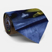 Zwei Feuerwehrhelme im Inneren eines Feuerwehrwage Krawatte (Gerollt)