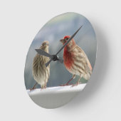 Zwei Finches flirten. Runde Wanduhr (Winkel)