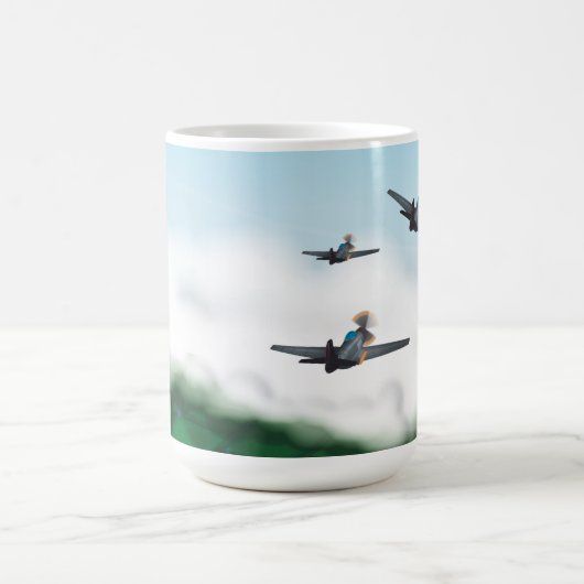 Zwei Flugzeuge des Zweiten Weltkrieges Kaffeetasse (Mittel)