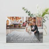 Zwei Foto Elegant White Script Hochzeit Vielen Dan Dankeskarte (Stehend Vorderseite)