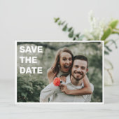 Zwei Foto fett weißer Text Overlay Einfache Hochze Save The Date (Stehend Vorderseite)