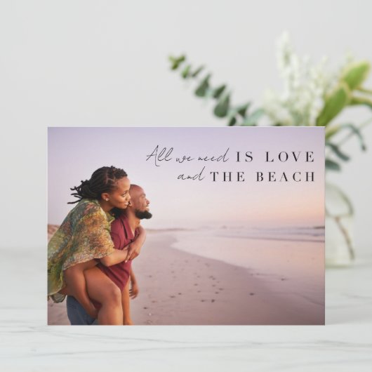 Zwei Foto Liebe und die Hochzeit am Strand Save The Date (Stehend Vorderseite)