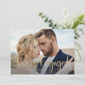 Zwei Fotos mit Imitaten Gold Script | Engagement Einladung (Stehend Vorderseite)