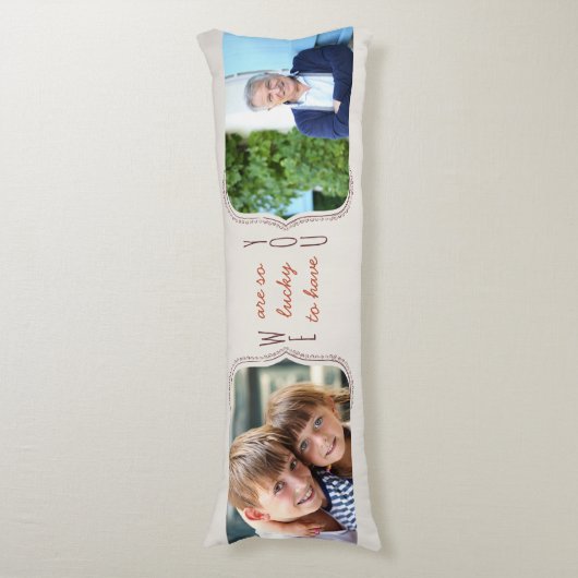 Zwei Fotos so glücklich, dich neutral zu haben Seitenschläferkissen (Vorderseite Vertikal)