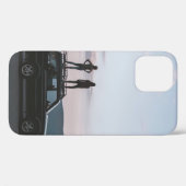 Zwei Frauen auf dem Dach des Autos stehend Case-Mate iPhone Hülle (Rückseite (Horizontal))