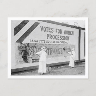 Zwei Frauen bereiten 1914 ein Poster vor Postkarte