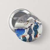 Zwei Frauen, die im Schnee konvergieren, Ando Hiro Button (Vorne & Hinten)
