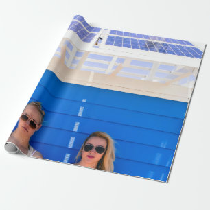 Zwei Frauen machen Selbstfotografie Geschenkpapier