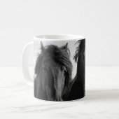 Zwei friesische Stallions. Kaffeetasse (Vorderseite Links)