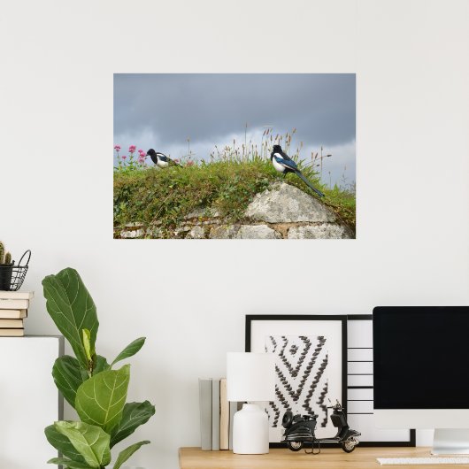 Zwei für Freude - Magpies an der Wand Poster (Heimbüro)