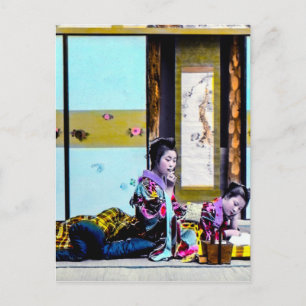 Zwei Geishas rauchen vor dem Schlafengehen Vintage Postkarte