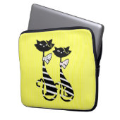 Zwei gestreifte schwarz-weiße Silhouette Katzen Laptopschutzhülle (Vorderseite Links)