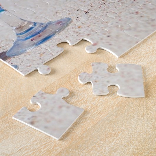 Zwei Getränke im Puzzle am Strand (Seite)