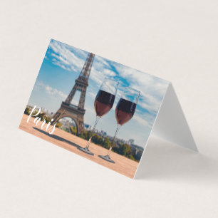 Zwei Glas Wein mit Eiffelturm