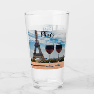 Zwei Glas Wein mit Eiffelturm