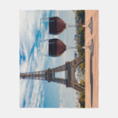 Zwei Glas Wein mit Eiffelturm Fleecedecke (Vorderseite)