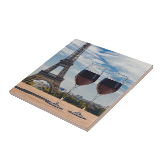 Zwei Glas Wein mit Eiffelturm Fliese (Seite)