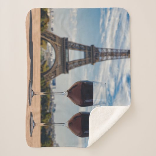 Zwei Glas Wein mit Eiffelturm Sherpadecke (Vorderseite)