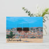 Zwei Gläser Rotwein mit Blick auf Dubrovnik (Stehend Vorderseite)