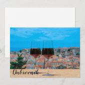 Zwei Gläser Rotwein mit Blick auf Dubrovnik (Vorne/Hinten)