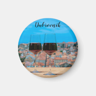 Zwei Gläser Rotwein mit Blick auf Dubrovnik Magnet