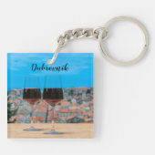 Zwei Gläser Rotwein mit Blick auf Dubrovnik Schlüsselanhänger (Rückseite)