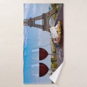 Zwei Gläser Wein im Café von Paris Badehandtuch (Badehandtuch)