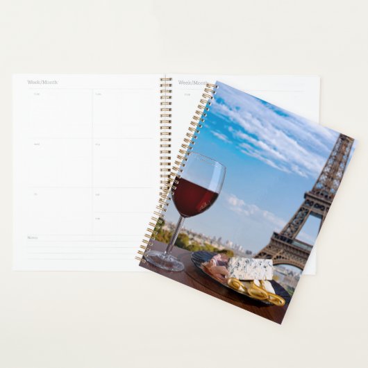 Zwei Gläser Wein im Café von Paris Planer (Anzeige)