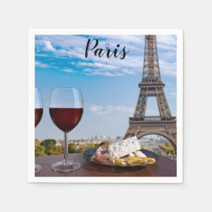 Zwei Gläser Wein im Café von Paris Serviette