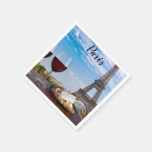 Zwei Gläser Wein im Café von Paris Serviette (Ecke)