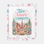 Zwei glückliche Camper Zwilling Mädchen Geburtstag Fleecedecke (Vorderseite)