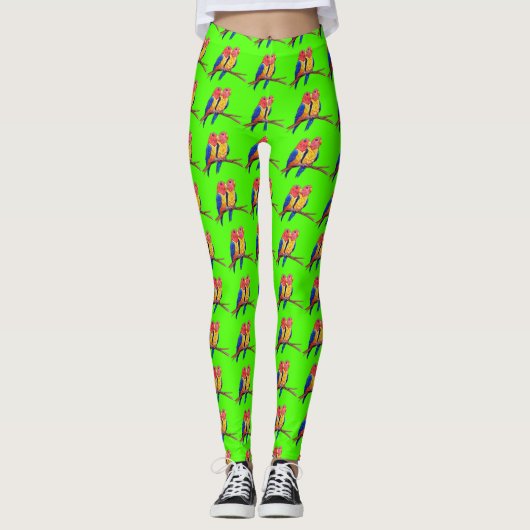 Zwei glückliche Papageien auf einem Perchtanz Leggings (Vorderseite)