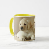 Zwei Golden Labrador Welpen Tasse (Vorderseite Links)